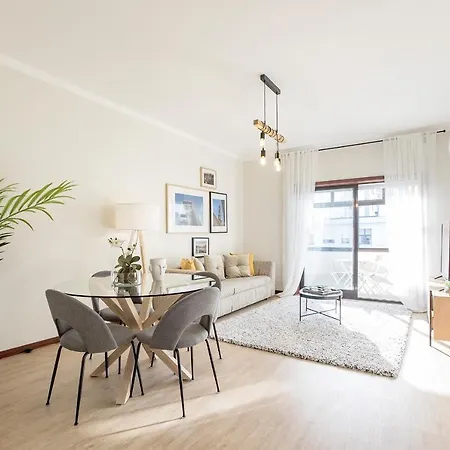 Apartment 2br Flat In Bonfim W/ Ac & Balcony By Lovelystay *