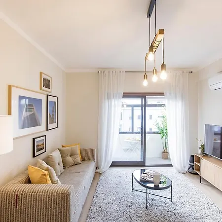 Apartment 2br Flat In Bonfim W/ Ac & Balcony By Lovelystay