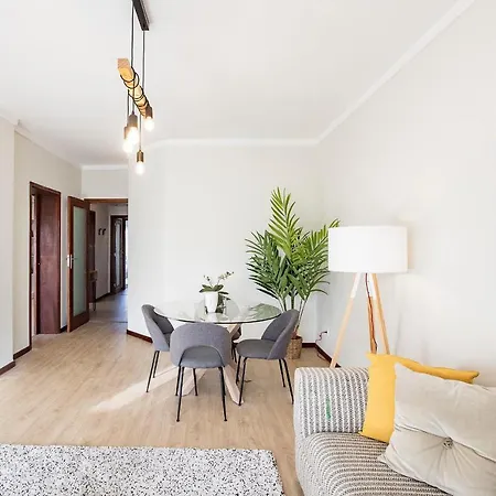 Apartment 2br Flat In Bonfim W/ Ac & Balcony By Lovelystay *